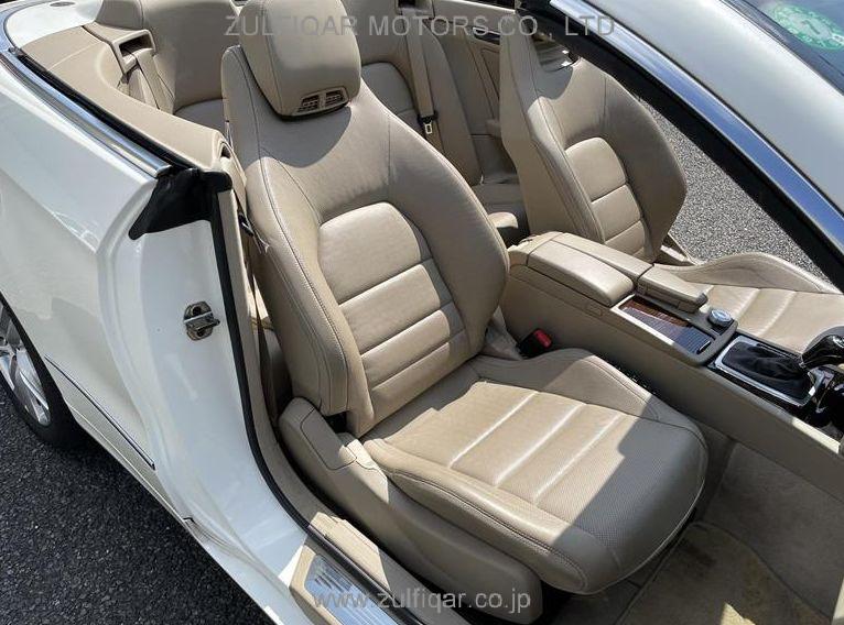 MERCEDES BENZ E CLASS 2011 Image 8