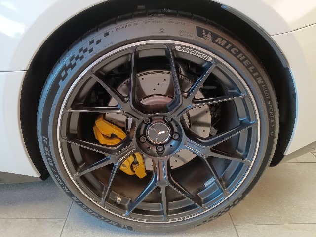 MERCEDES AMG GT 2024 Image 20