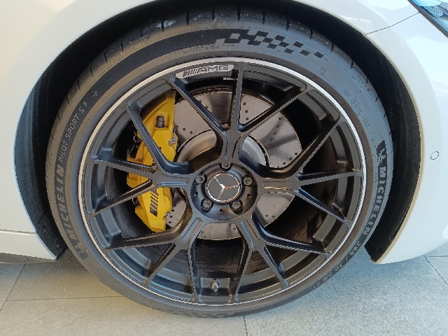 MERCEDES AMG GT 2024 Image 22