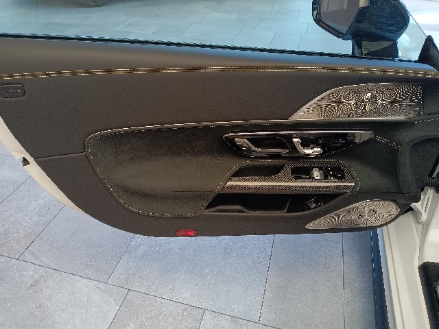 MERCEDES AMG GT 2024 Image 29