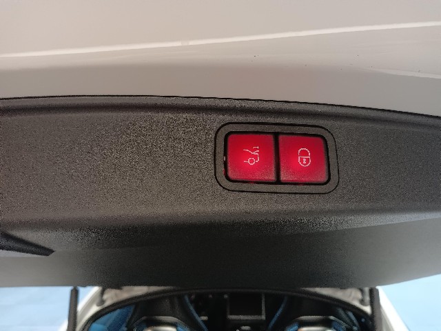 MERCEDES AMG GT 2024 Image 40