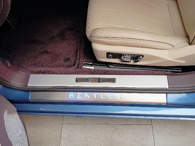 BENTLEY CONTINENTAL 2018 Image 26