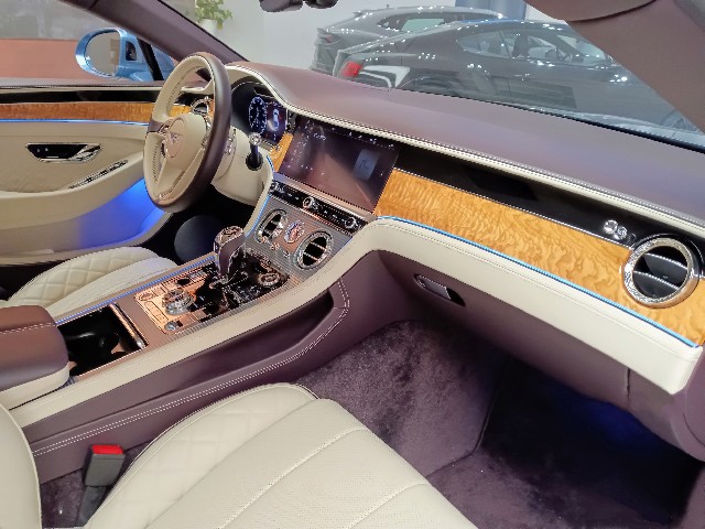BENTLEY CONTINENTAL 2018 Image 31