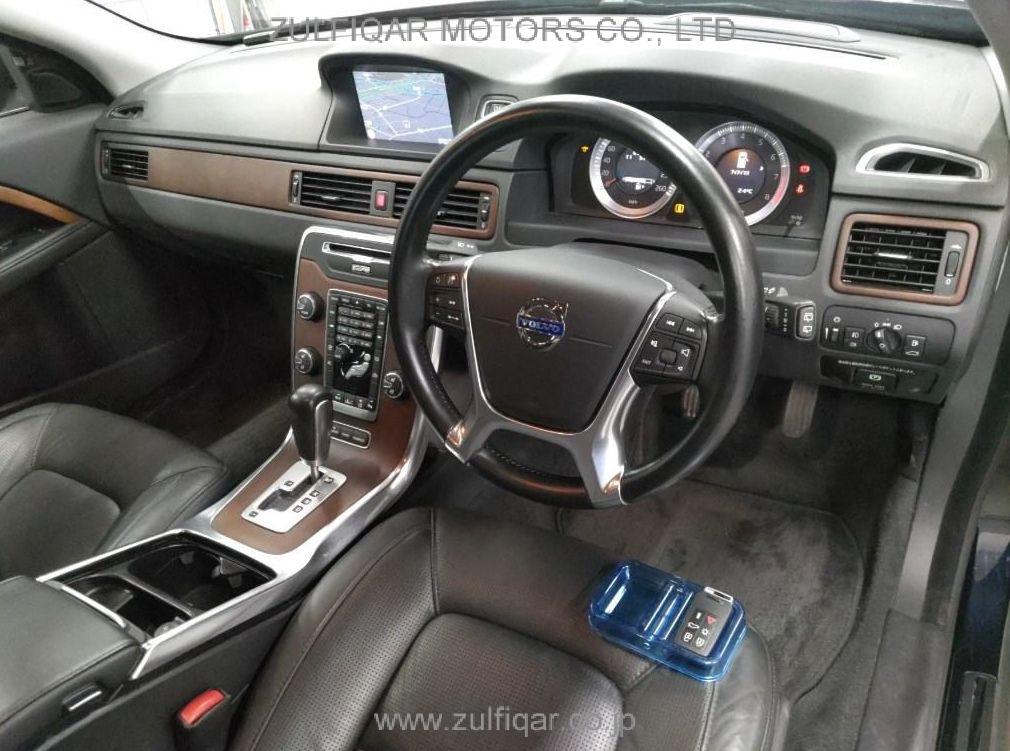 VOLVO V70 2011 Image 5