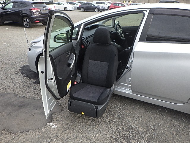 TOYOTA PRIUS 2014 Image 28