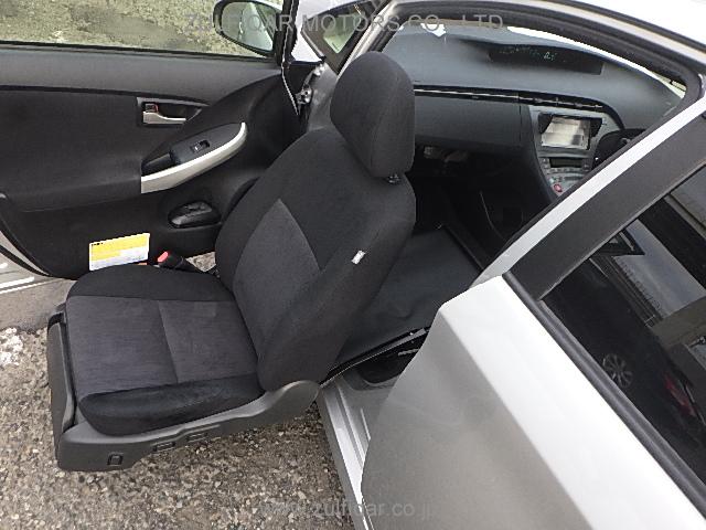 TOYOTA PRIUS 2014 Image 29