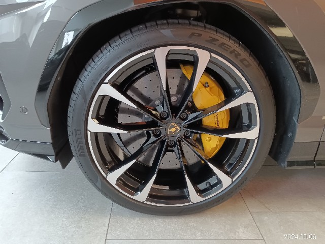 LAMBORGHINI URUS 2022 Image 19
