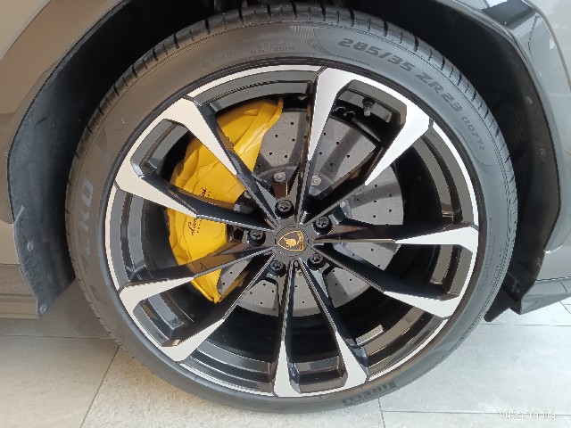 LAMBORGHINI URUS 2022 Image 22