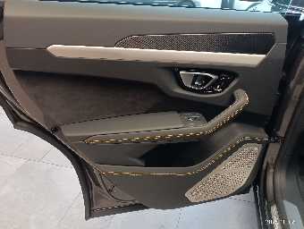 LAMBORGHINI URUS 2022 Image 25