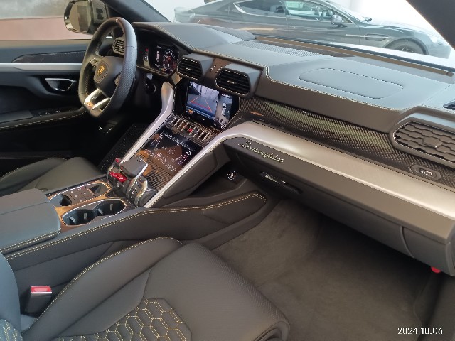 LAMBORGHINI URUS 2022 Image 34