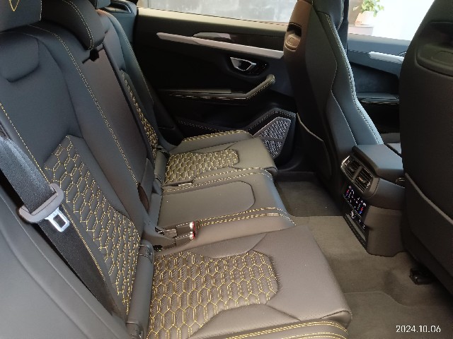 LAMBORGHINI URUS 2022 Image 38