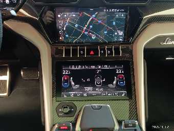 LAMBORGHINI URUS 2022 Image 46