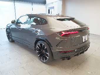 LAMBORGHINI URUS 2022 Image 9