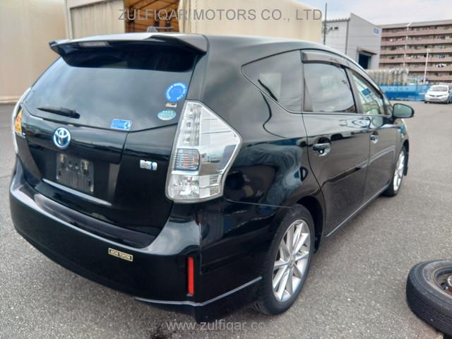 TOYOTA PRIUS ALPHA 2014 Image 10