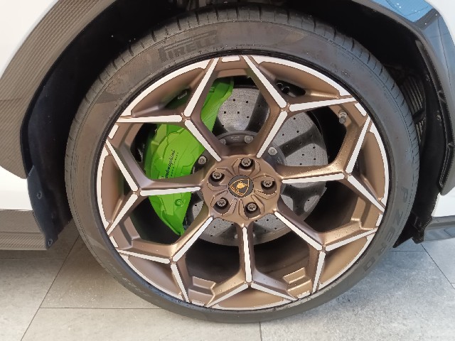 LAMBORGHINI URUS 2023 Image 22