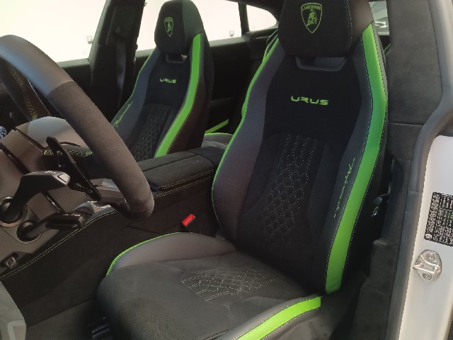 LAMBORGHINI URUS 2023 Image 26