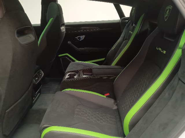 LAMBORGHINI URUS 2023 Image 28