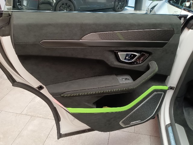 LAMBORGHINI URUS 2023 Image 29
