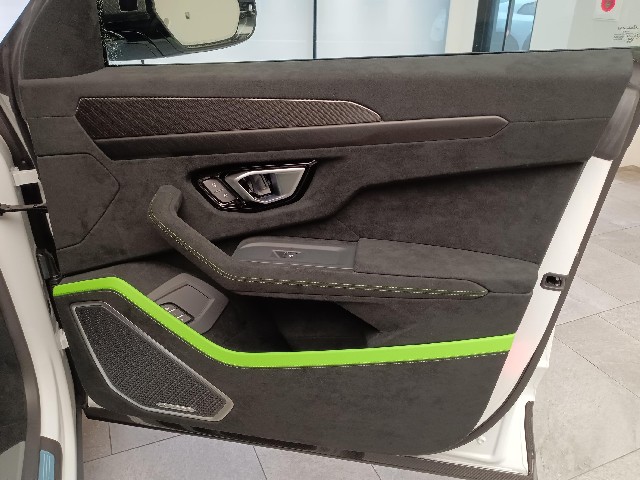 LAMBORGHINI URUS 2023 Image 36