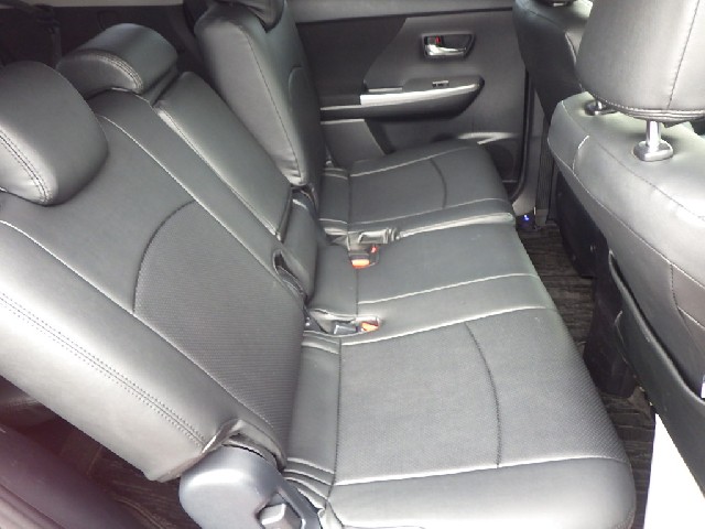 TOYOTA PRIUS ALPHA 2015 Image 25