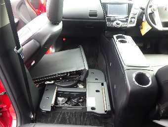 TOYOTA PRIUS ALPHA 2015 Image 12