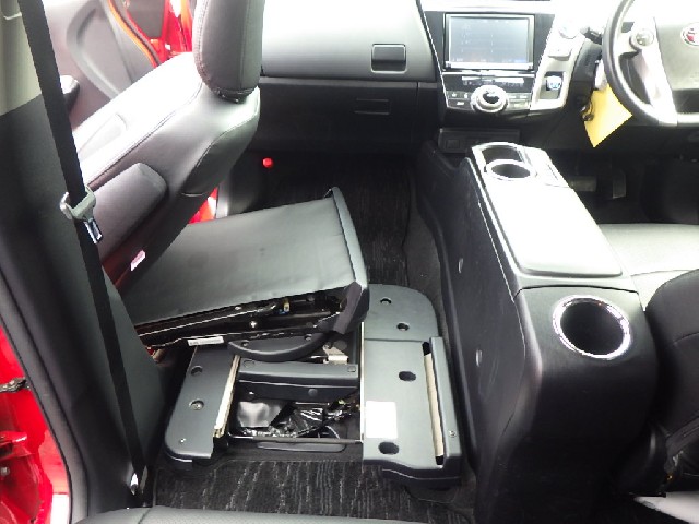 TOYOTA PRIUS ALPHA 2015 Image 27