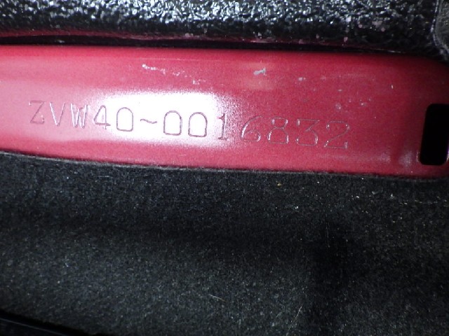 TOYOTA PRIUS ALPHA 2015 Image 28