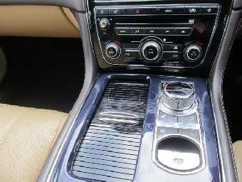 JAGUAR XJ 2010 Image 21