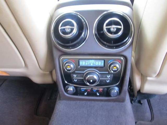 JAGUAR XJ 2010 Image 28