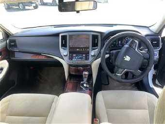 TOYOTA CROWN HYBRID 2015 Image 3