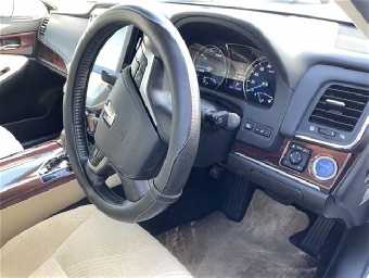 TOYOTA CROWN HYBRID 2015 Image 7