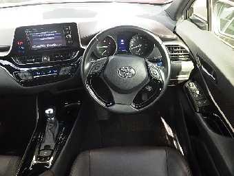 TOYOTA C-HR 2017 Image 8