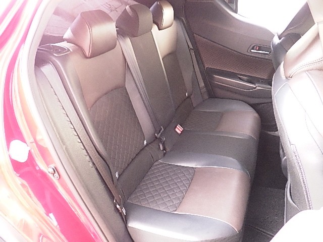 TOYOTA C-HR 2017 Image 27