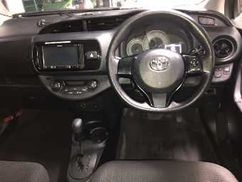 TOYOTA VITZ 2019 Image 6