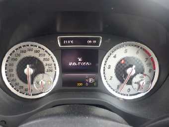 MERCEDES BENZ A CLASS 2014 Image 9