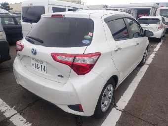 TOYOTA VITZ 2019 Image 2