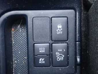 TOYOTA VITZ 2019 Image 7