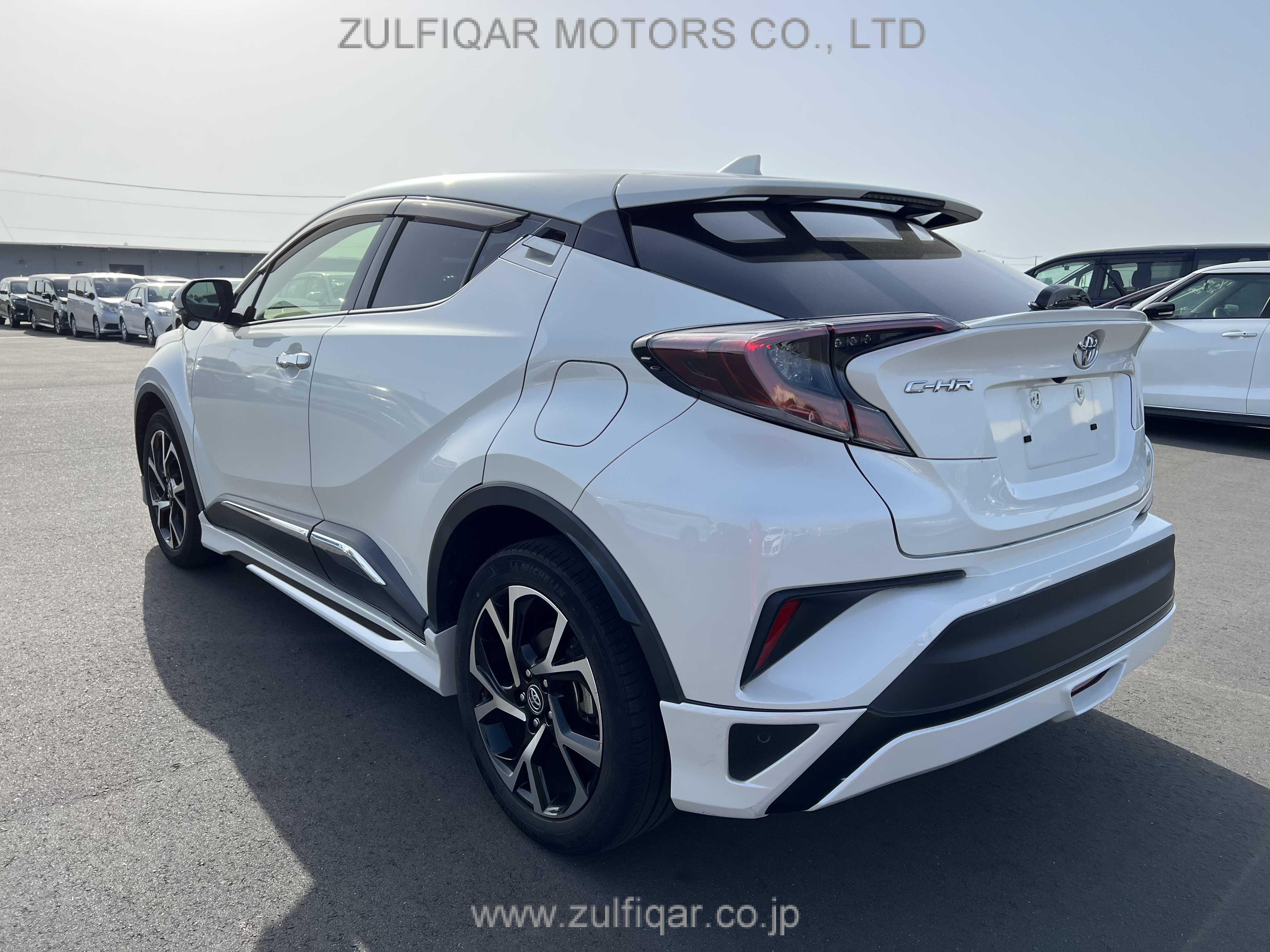 TOYOTA C-HR 2017 Image 24