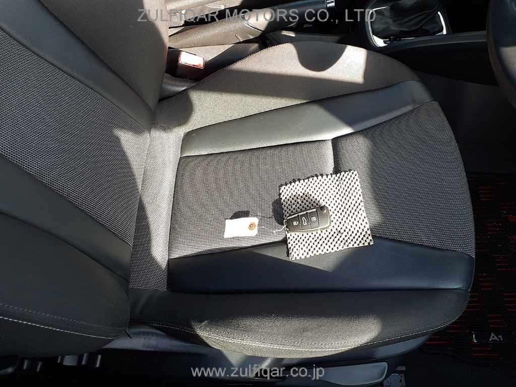 AUDI A1 2012 Image 8