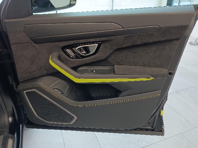 LAMBORGHINI URUS 2022 Image 37