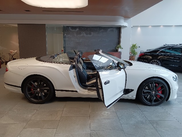 BENTLEY CONTINENTAL 2019 Image 23