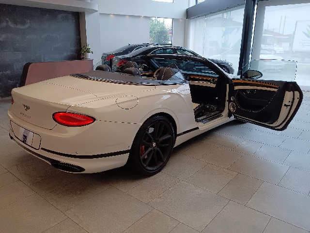 BENTLEY CONTINENTAL 2019 Image 24
