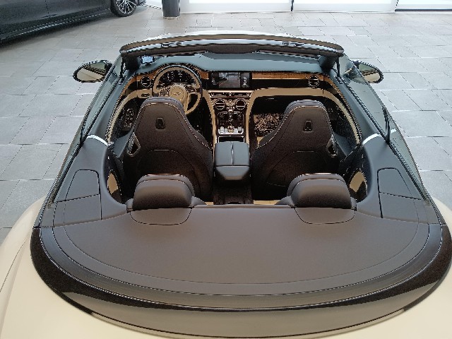 BENTLEY CONTINENTAL 2019 Image 38