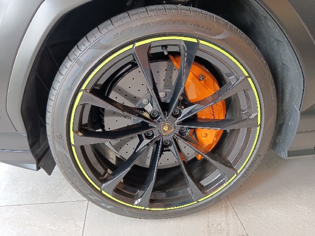 LAMBORGHINI URUS 2022 Image 21