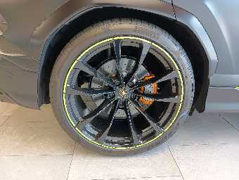 LAMBORGHINI URUS 2022 Image 17