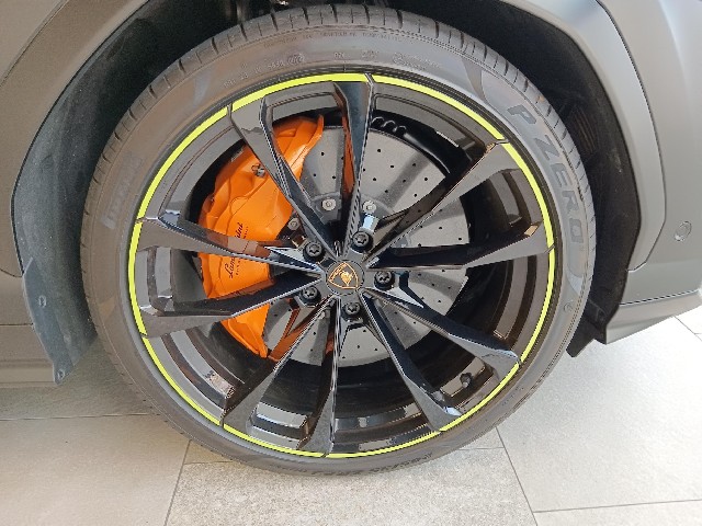 LAMBORGHINI URUS 2022 Image 24