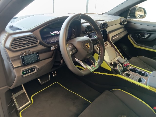 LAMBORGHINI URUS 2022 Image 25