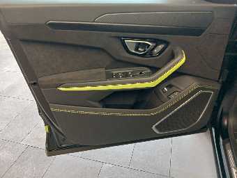 LAMBORGHINI URUS 2022 Image 22