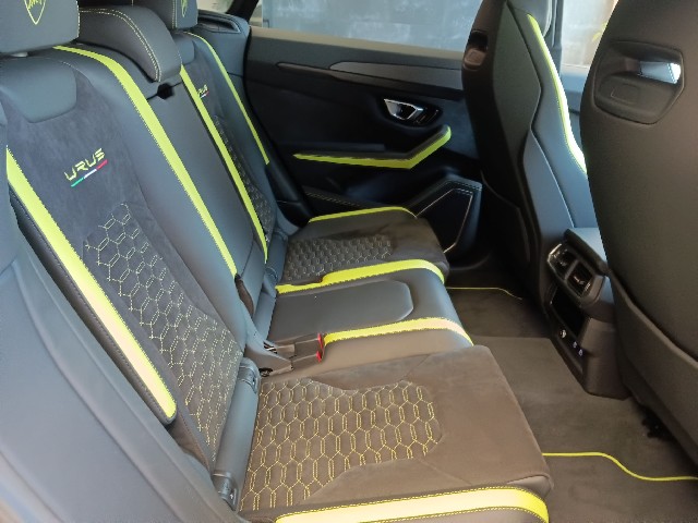 LAMBORGHINI URUS 2022 Image 32