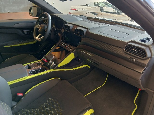 LAMBORGHINI URUS 2022 Image 35